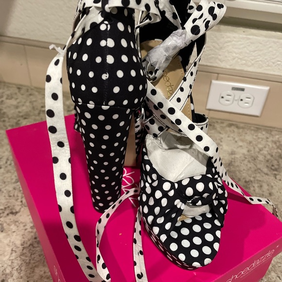 Shoes - Picture 8 of 8